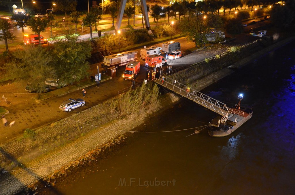 Einsatz BF Hoehenretter Koelner Seilbahn Hoehe Zoobruecke P2581.JPG